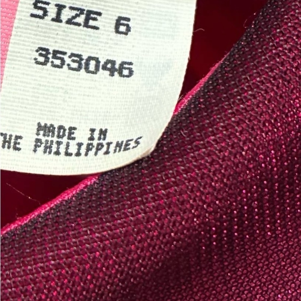 Vintage Burgundy Dress with Floral Accents - Picture 4 of 4
